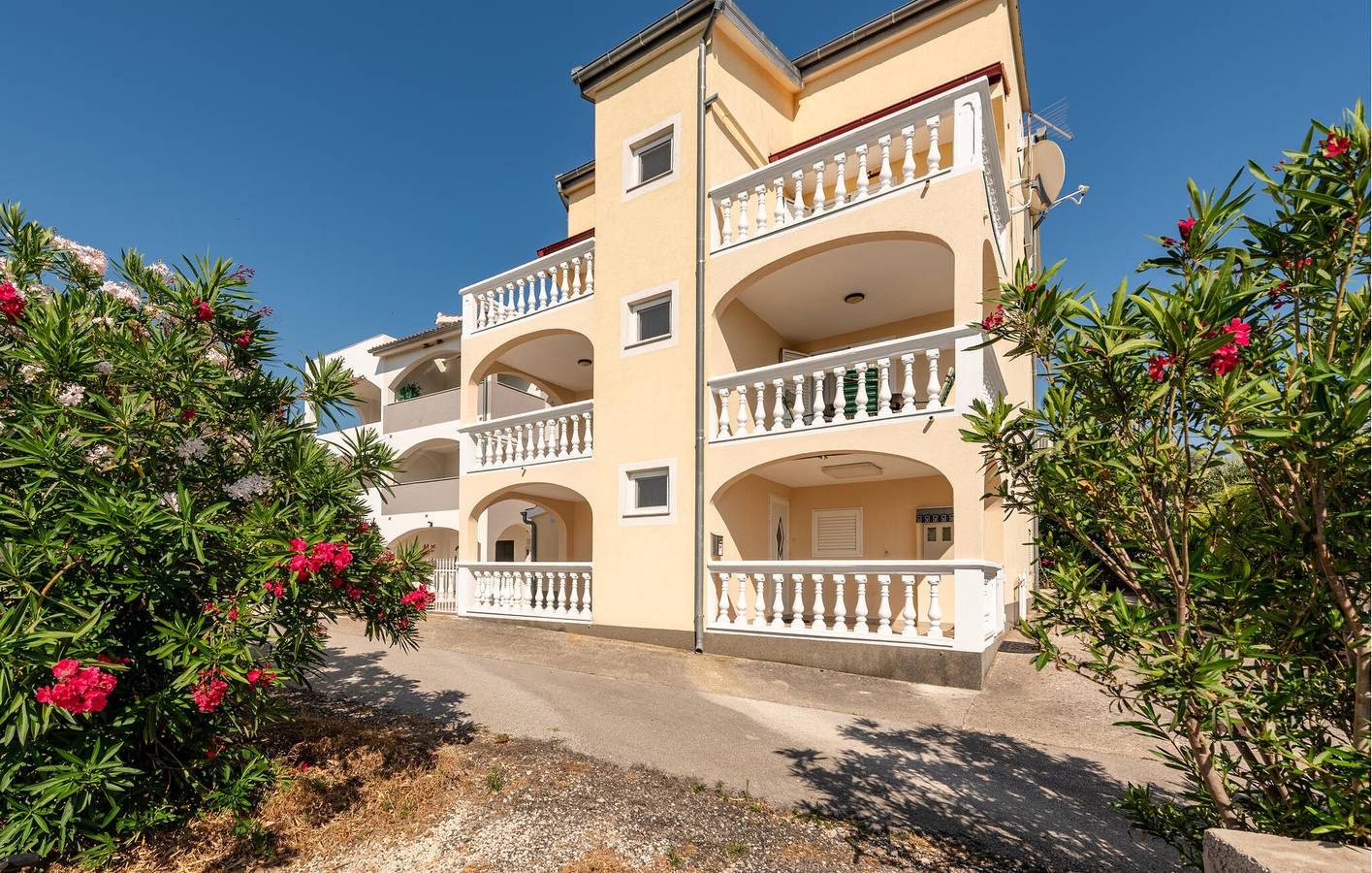 Ganze Ferienwohnung, Ferienwohnung für 4 Personen mit Terrasse in Starigrad, Zadar