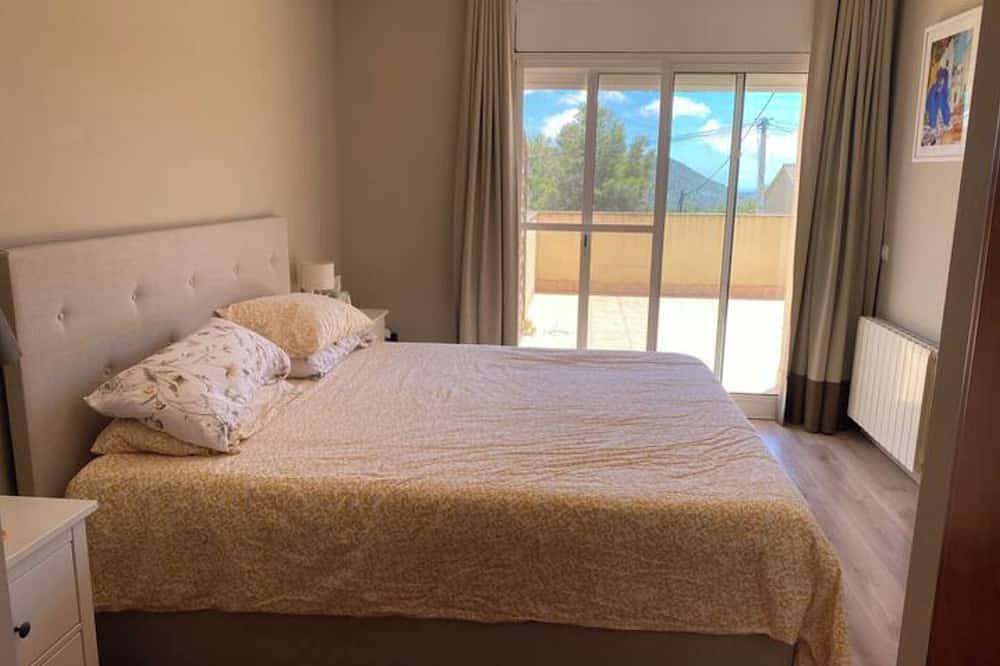 Modern 3 Bedroom Villa with Pool close to Sitges in Olivella, Garraf