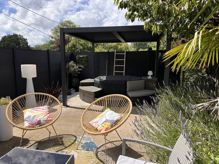 Gîte pour 6 personnes, avec terrasse ainsi que jacuzzi et jardin, animaux acceptés à Veuil