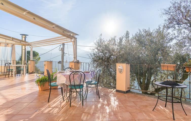 Appartamento intero, Appartamento sulla spiaggia con parcheggio, aria condizionata, piscina e internet in Recco, Riviera Ligure