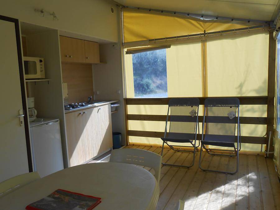 Camping Le Panoramic - Tente en toile et en bois 5 personnes - Tithome 25m² 2 chambres - Pas De Wc Et Salle De Bain in Binic, Côte de Goëlo