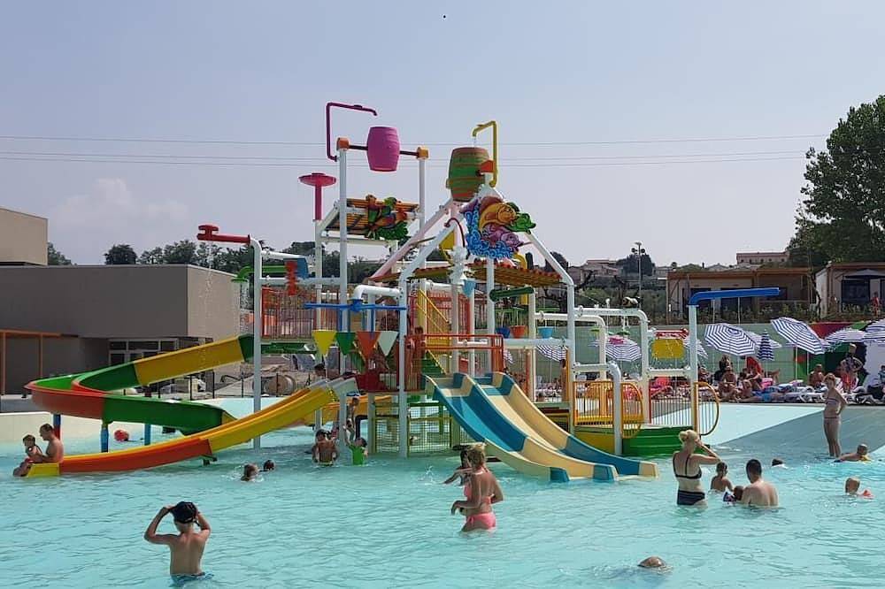 Entire apartment, Vacation village Cisano San Vito Room Perla for 4 persons in Cisano, Bardolino