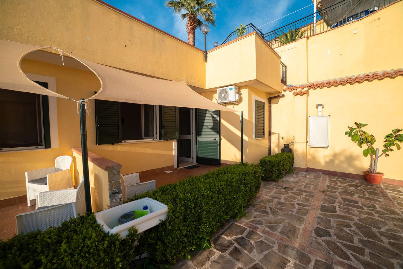 Bed and Breakfast 'Camera Four Vista Cortile' with Shared Terrace, Wi-Fi and Air Conditioning in Cilento