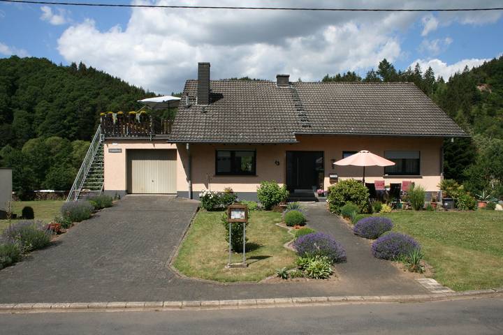 Ganze Ferienwohnung, 2-Bettwohnung -Nichtraucher- in Densborn, Vulkaneifel