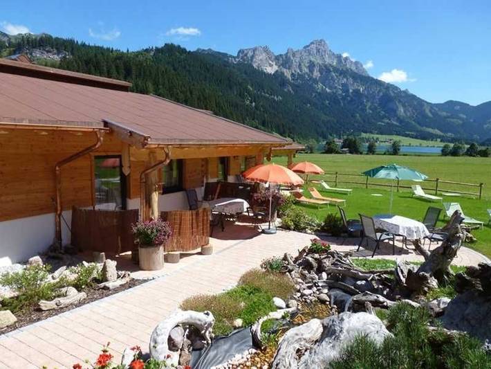 Ferienpark für 4 Personen, mit Terrasse und Garten sowie Sauna und Seeblick in Tannheimer Tal