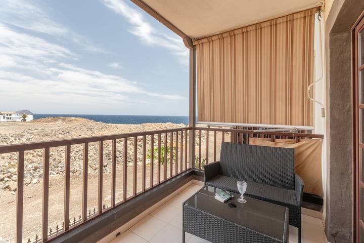 Apartamento entero, Vacaciones 'Atlantis 3 One Bedroom' con vistas al mar, piscina compartida y Wi-Fi in Costa del Silencio, Arona 