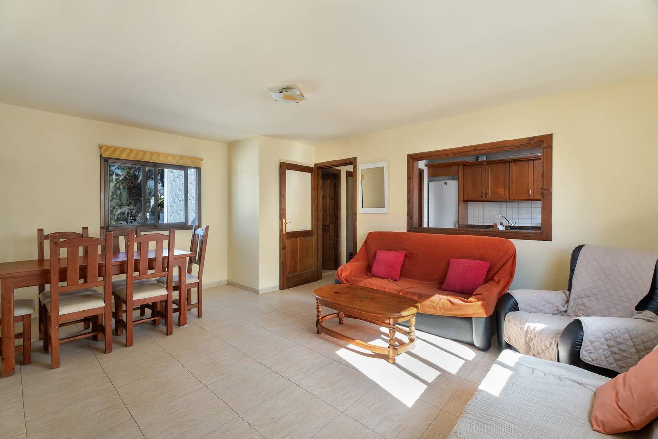 Entire apartment, Holiday Accommodation "Big 2-berdroom in Tenerife South" overlooking the main plaza in Costa del Silencio, Arona