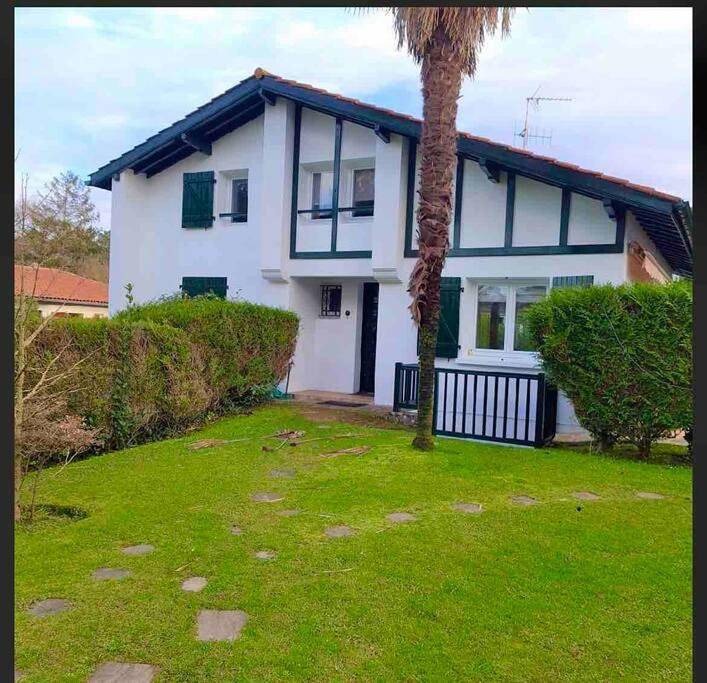 Villa pour 8 personnes, avec piscine ainsi que jardin et vue à Anglet