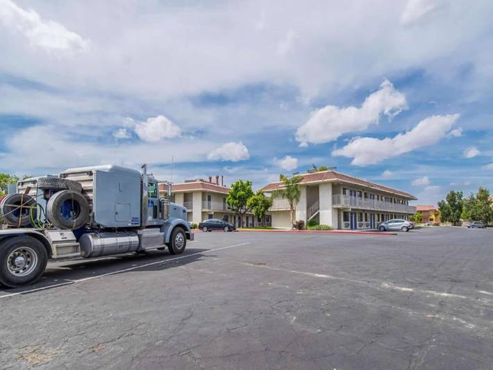 Ganze Wohnung, 1 Queensize-Bett | Rauchen in Kern County