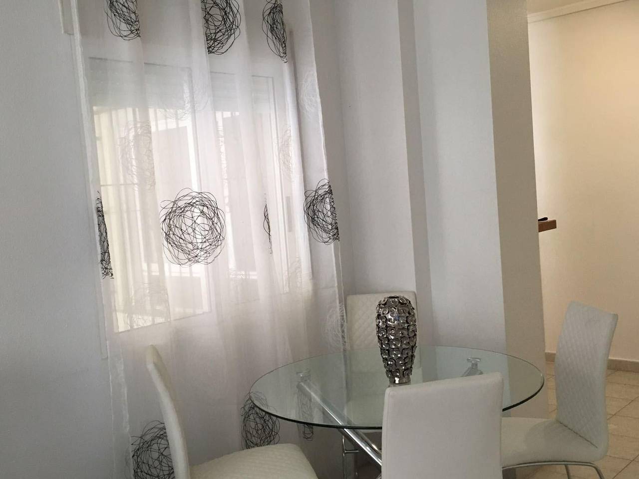 Appartamento intero, Moderne Ferienwohnung Finlandia mit kleinem Balkon in Torrevieja Centre, Torrevieja