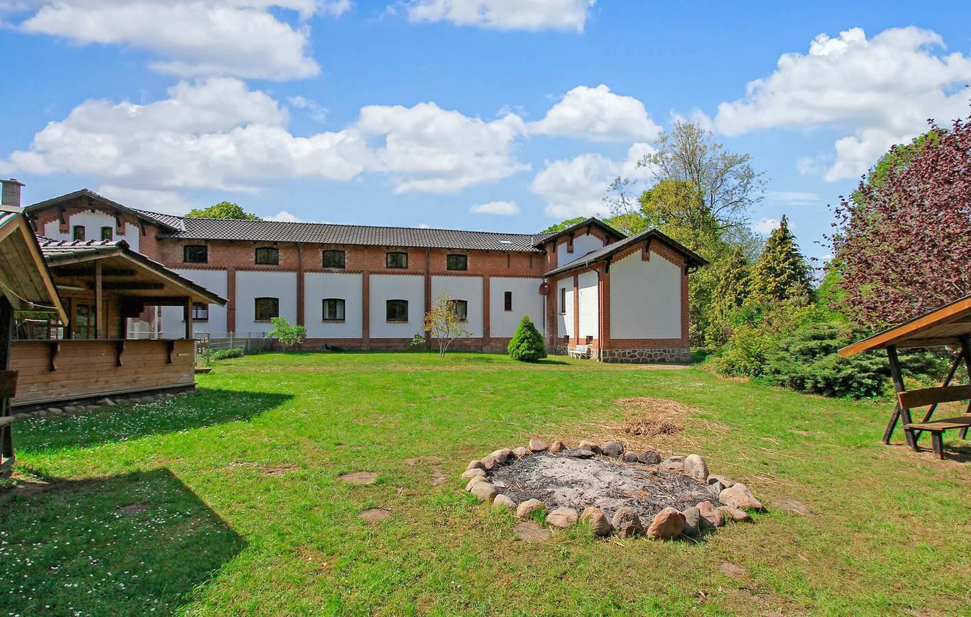 Ganze Ferienwohnung, Gemütliche Wohnung mit Parkplatz, TV & Soundsystem, 1km nach Kuchelmiß in Kuchelmiß, Mecklenburgische Seenplatte