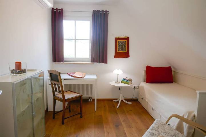 Ganze Wohnung, Großzügige Ferienwohnung am Badeweiher in der Oberpfalz in Neustadt am Kulm, Naturpark Nördlicher Oberpfälzer Wald