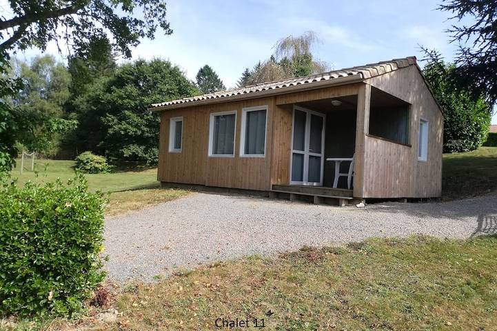 Chalet pour 5 personnes, avec Terrasse ainsi que Jardin et Piscine