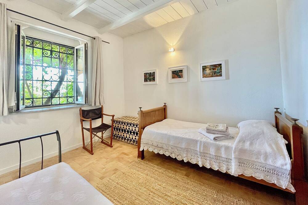 Villa Spenser - Cinqueterre    Historic villa with sea view, pool, A/C, sleeps 8 in La Spezia, Riviera di Levante