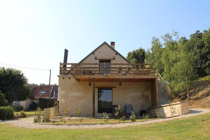 Location de vacances pour 6 personnes, avec Balcon et Terrasse ainsi que Jardin et Piscine à Fléré-la-Rivière