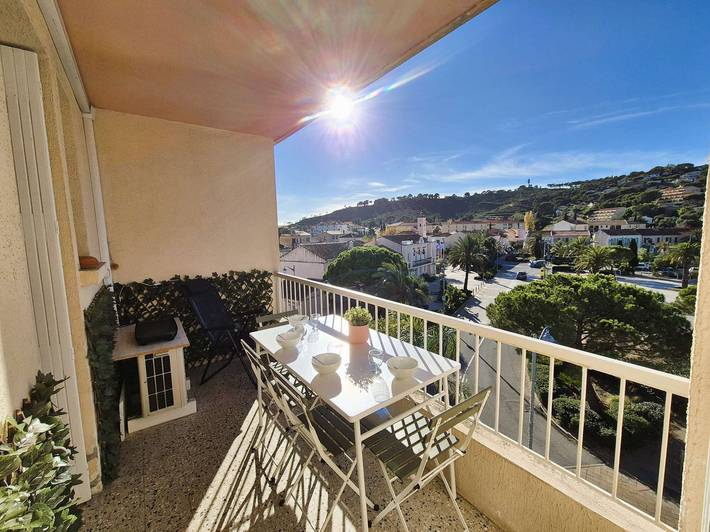 Entire holiday apartment, Sea view, A/C, all on foot, heart of the village in Saint-Mandrier-sur-Mer, Mediterranean Coast (France)