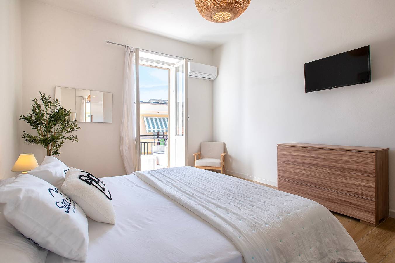 Appartement entier, Appartement 'Sea Life Holiday Home' avec Wi-Fi et climatisation in Pivarada, Province de Sassari