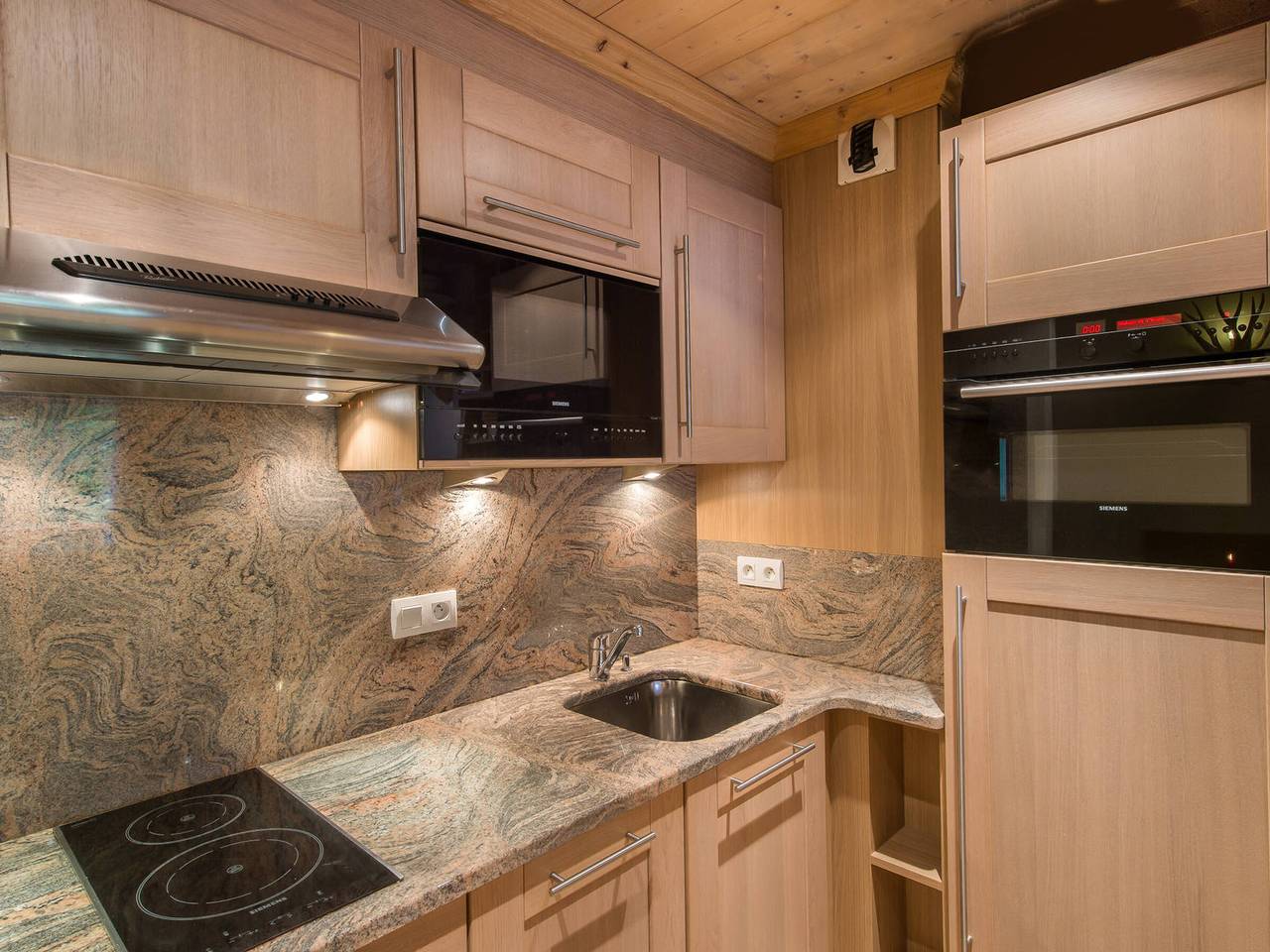 Appartamento intero, Elegant 6-person apt., south-facing balcony, Méribel center in Méribel, Les Allues