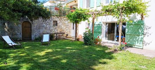 Gîte pour 6 personnes, avec jardin et vue à Chambretaud