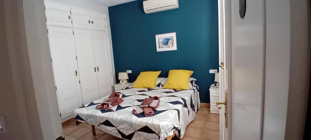 Alojamiento y desayuno para 2 personas, con Terraza y Piscina en La Escala