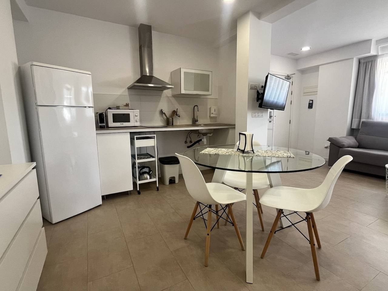 Entire apartment, Reig 1.Studio up to 4 pax. Valencia in Valencia, Costa de Valencia