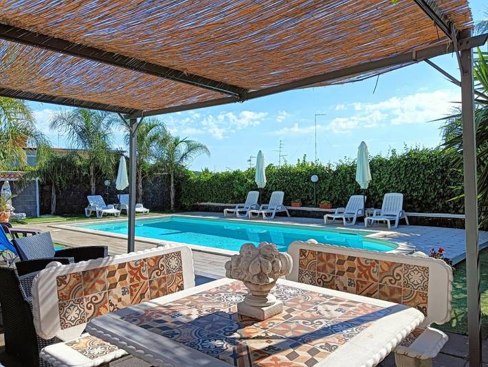 Ferienhaus für 5 Personen, mit Terrasse und Garten sowie Pool und Ausblick