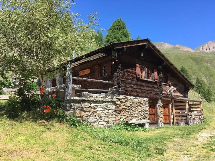 Ferienhaus für 4 Personen, mit Terrasse und Garten in Brig