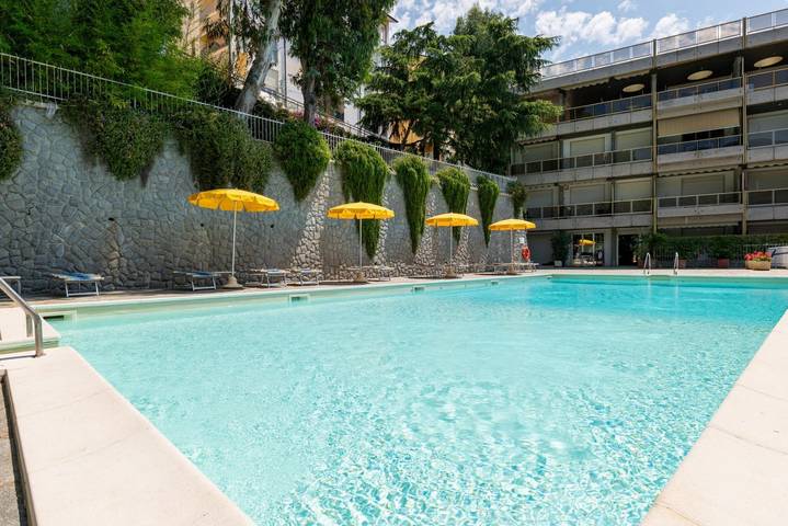 Glamping per 3 persone, con piscina e balcone in Liguria