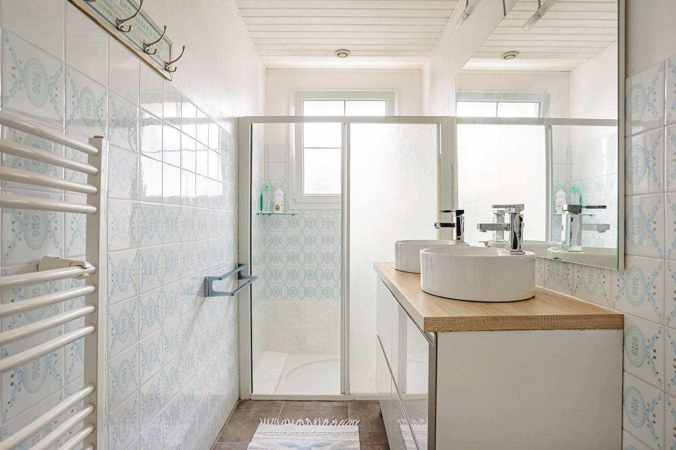 Maison de Vacances 'Cottage Chaleureux Proche Océan' avec Terrasse Privée, Wi-Fi et Climatisation in Salles-sur-Mer, Région de La Rochelle