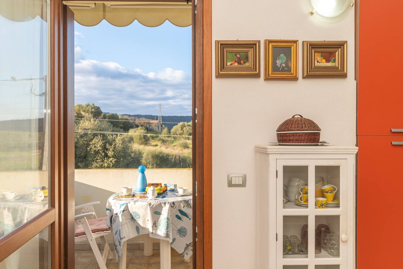 Casa vacanze 'Bouganville' con vista sulle montagne, giardino privato e aria condizionata in Posada, Provincia di Nuoro
