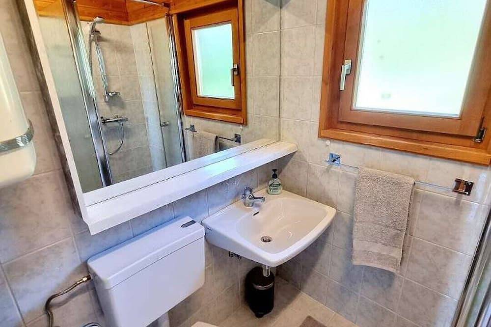 Exklusives Ferienhaus (Bungalow) am privaten Badesee bei Villach in Kärnten in St. Magdalen (Villach), Villach