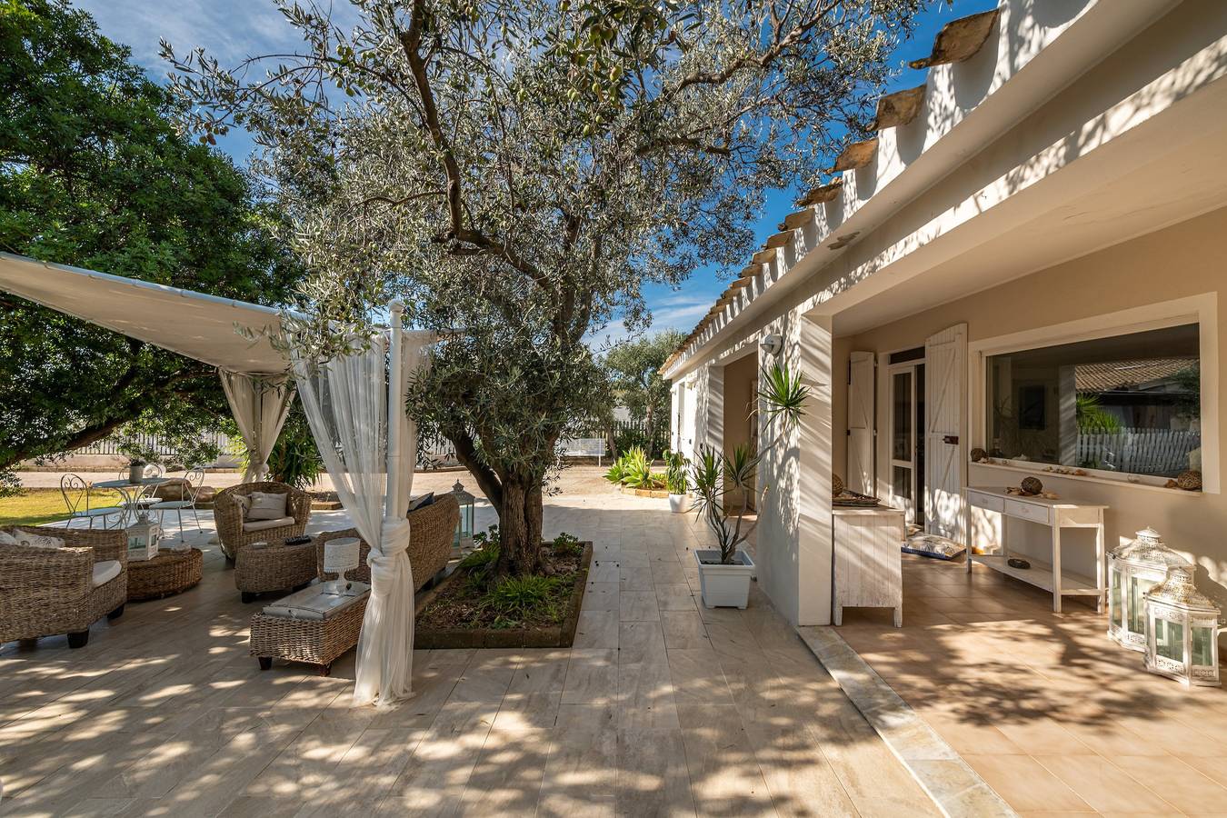 Villa moderne Maria Beatrice avec grand jardin in Campidano