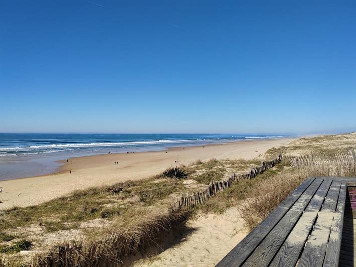 Camping pour 6 personnes, avec jardin ainsi que bassin pour enfant et piscine