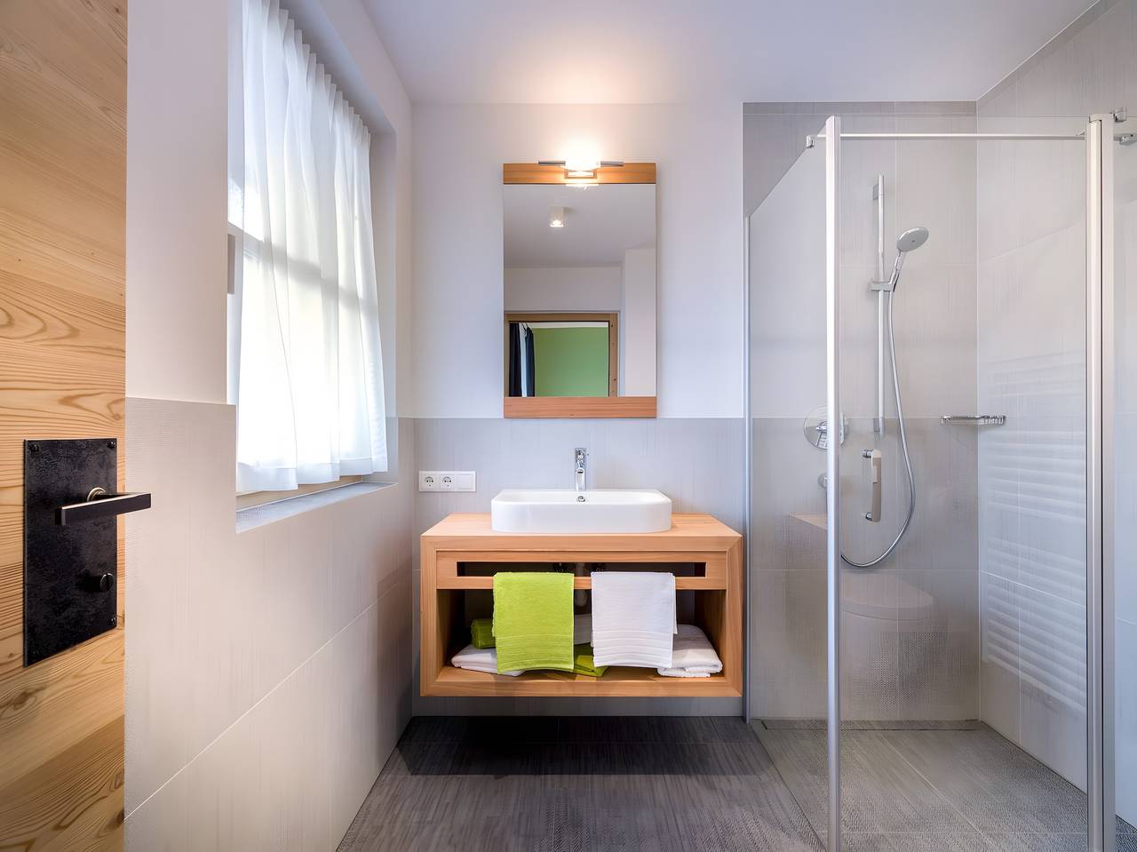 Room 'Altmessnerhof Wiesenklee Zimmer' with Mountain View, Shared Terrace and Wi-Fi in Villgratener Berge, Dobbiaco