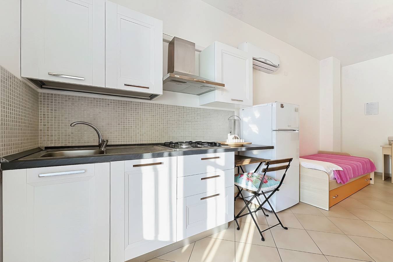 Estudio entero, Estudio 'Villa Francesca, Mono Deluxe A' con terraza compartida, Wi-Fi y aire acondicionado in Peschici, Peschici region