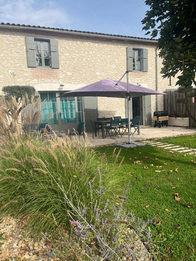 Location de vacances pour 6 personnes, avec piscine ainsi que jardin et jacuzzi à Eymet - 4