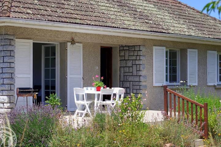 Gîte pour 6 personnes, avec jardin à Nervieux