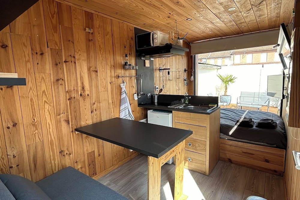 Entire apartment, Tiny house with private terrace. Complete accommodation with independent access. in Valenciennes, Valenciennes region