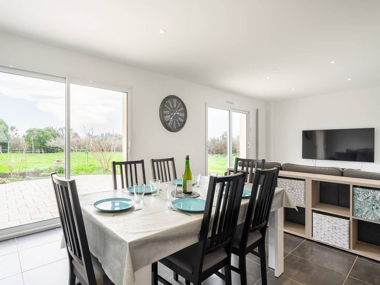 Charming 3-Bedroom House in Locmariaquer with Garden, Terrace, and Free Wi-Fi in Locmariaquer, Côte des Mégalithes