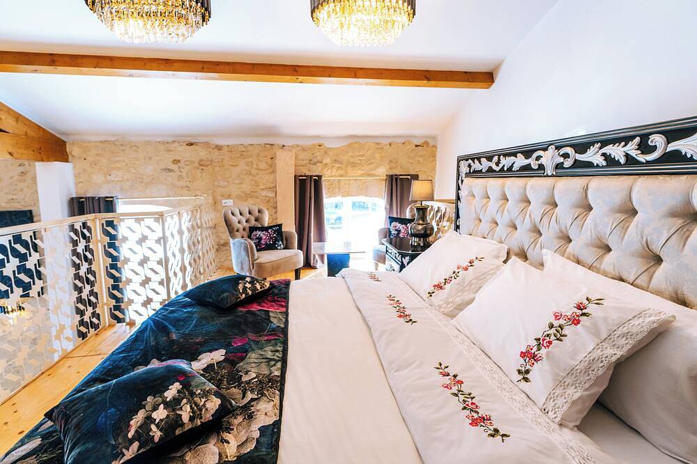 Suite Ravenna : Charm, Cathedral height & Luxury, Swimming pool - Domaine de Pagnon in Saint-Gervais (Gironde), Blaye region