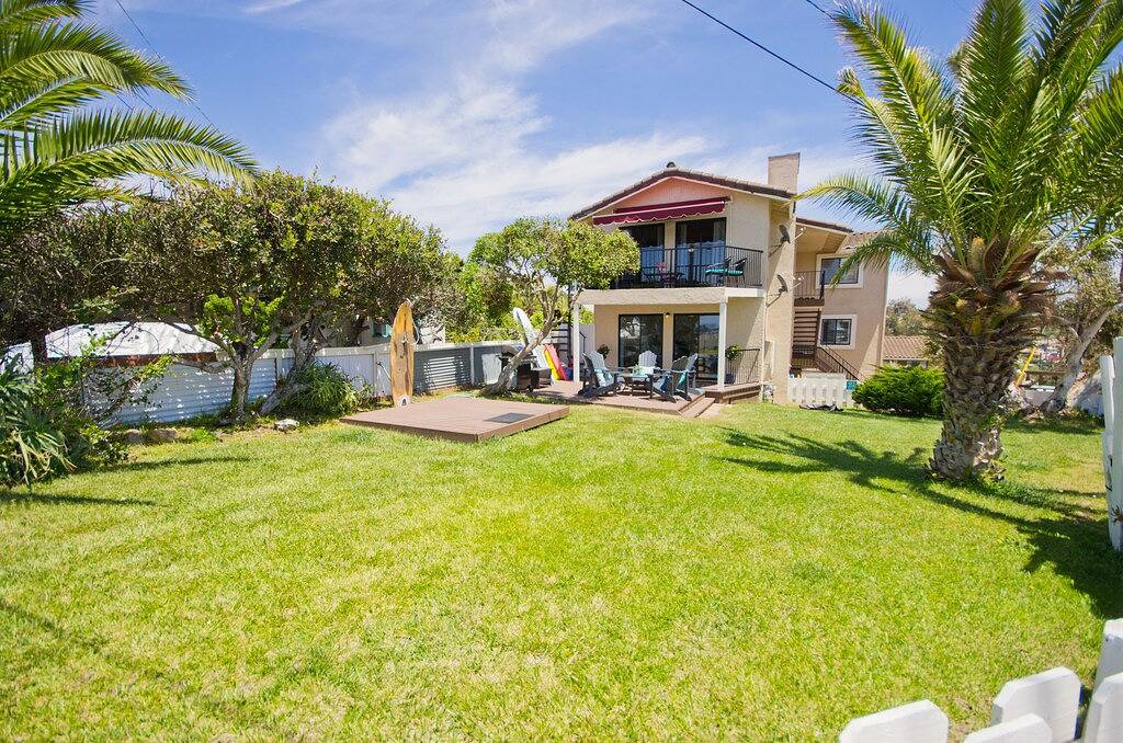Ocean Front, großer Garten, geräumig, A / C, Surfbretter / Beach Gear in Encinitas, San Diego County