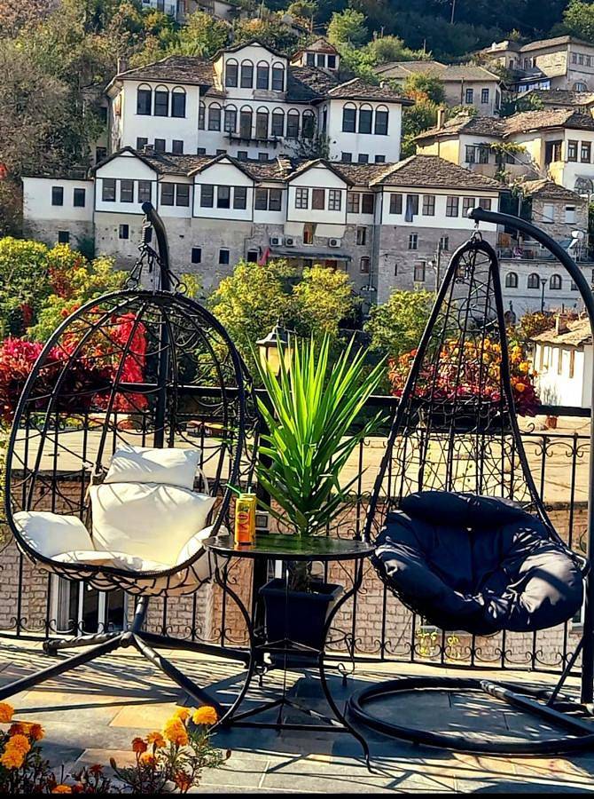 Maison d’hôte pour 2 personnes, avec terrasse et vue dans Gjirokastër - 2