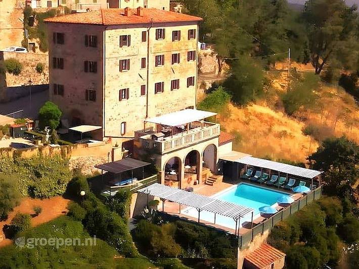 Casa vacanza per 31 persone, con Balcone/Terrazza e Idromassaggio nonché Terrazza e Piscina in Pisa e dintorni
