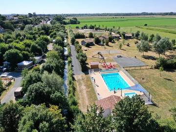 Camping pour 4 Personnes dans Chaillé-les-Marais, Fontenay-le-Comte, Photo 2
