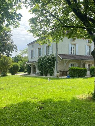 Gîte pour 2 personnes, avec vue ainsi que piscine et jardin à Vire-sur-Lot