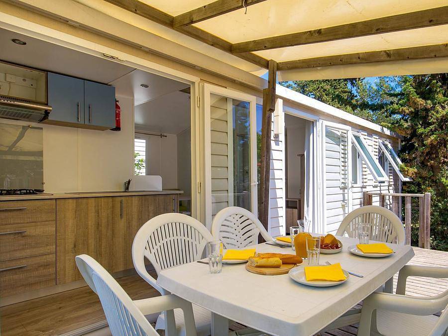 Camping Zaton Holiday Resort - Mobilheim 6 personen - Comfort | 3 Schlafz. | 6 Pers. | Erhöhte Terrasse | Klimaanlage | Tv in Nin, Zadar