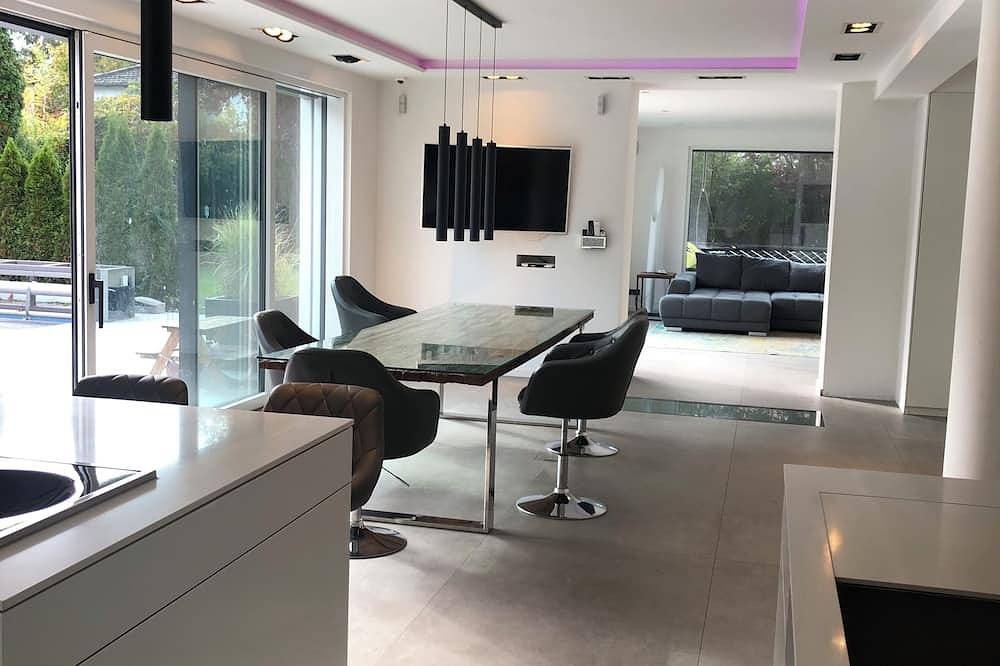 Villa für 13 Personen in München Allach, München