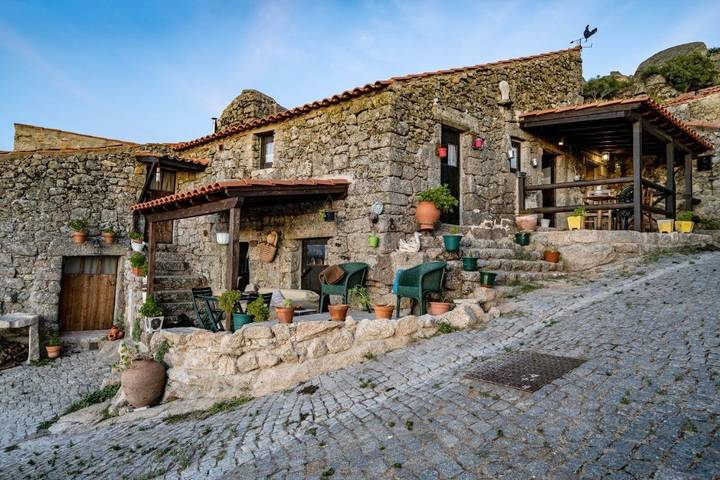 Maison d’hôte pour 3 personnes, avec terrasse ainsi que vue sur le lac et vue