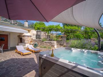 Ferienhaus für 6 Personen, mit Ausblick und Garten sowie Terrasse, mit Haustier in Kvarner Bucht