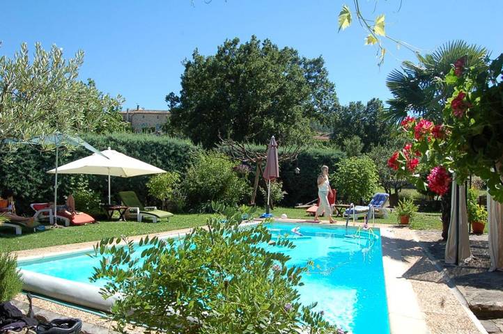 Location de vacances pour 2 personnes, avec piscine ainsi que terrasse et jardin, adapté aux familles à Courry - 2